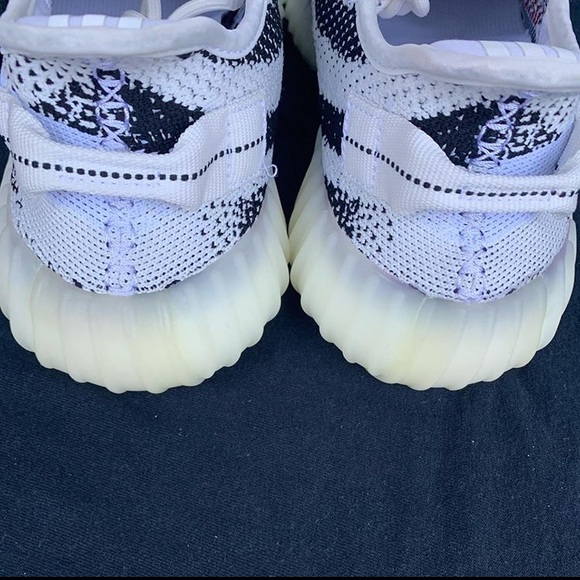 Used Adidas Yeezy 350 Zebra SIZE 8.5 - Picture 3 of 4